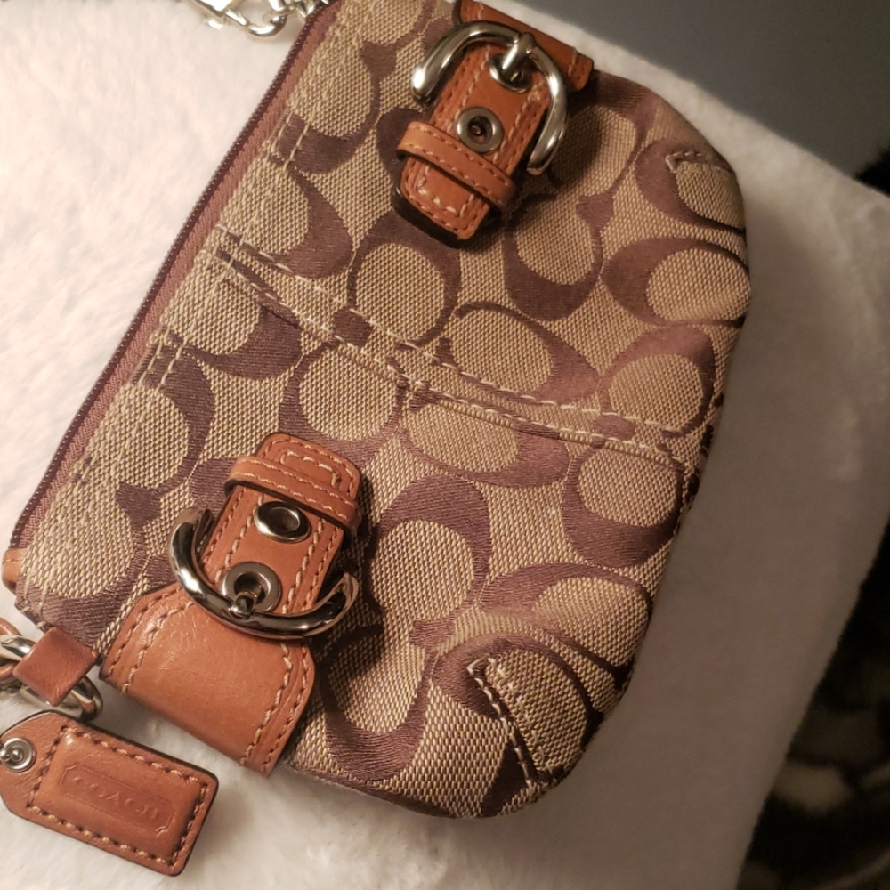 Small Authentic Coach Wristlet - Picture 2 of 4